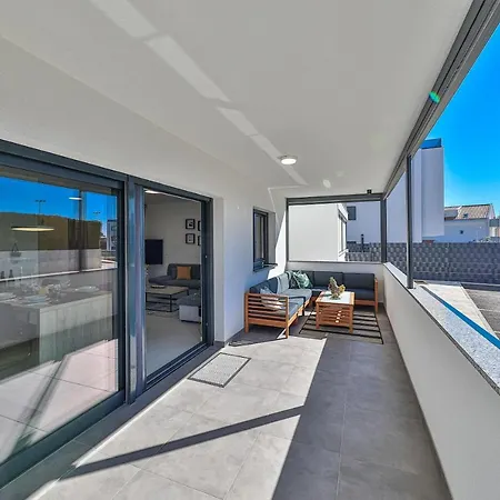 Luxury Pia With Swimming Pool And Grill Apartamento