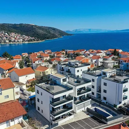 Apartamento Luxury Pia With Swimming Pool And Grill Trogir