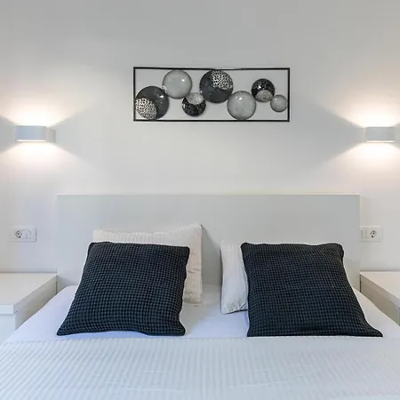 Luxury Pia With Swimming Pool And Grill Apartamento