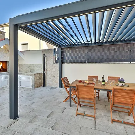 Luxury Pia With Swimming Pool And Grill Apartamento *