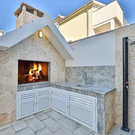 Luxury Pia With Swimming Pool And Grill Trogir