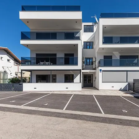 Luxury Pia With Swimming Pool And Grill * Trogir