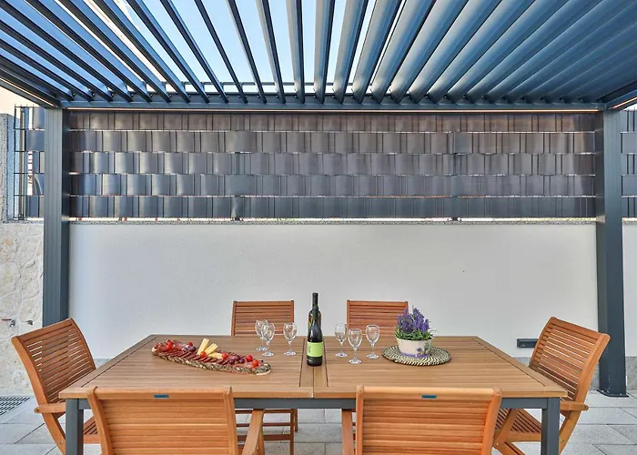 Luxury Pia With Swimming Pool And Grill Apartmán