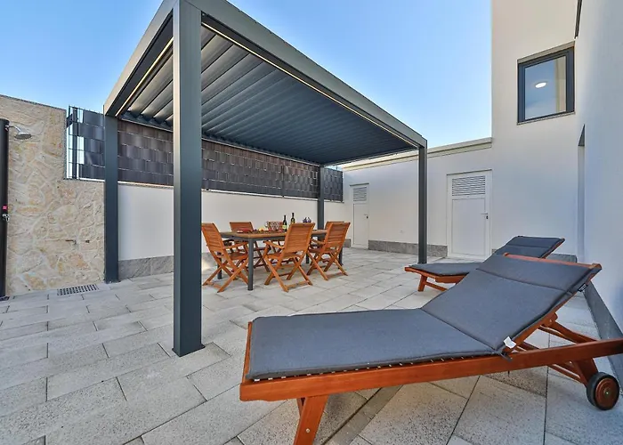 Apartmán Luxury Pia With Swimming Pool And Grill