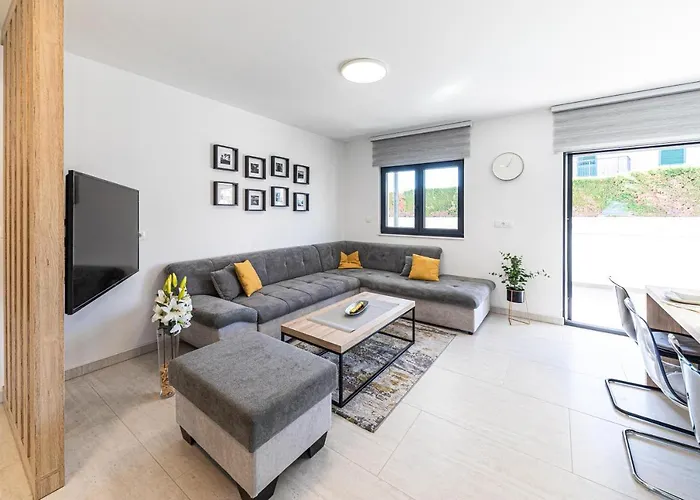 Luxury Pia With Swimming Pool And Grill Apartmán *