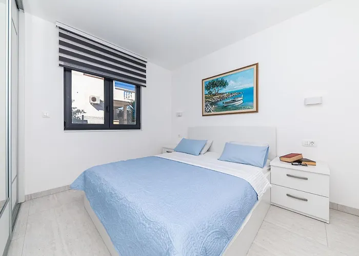 Luxury Pia With Swimming Pool And Grill *