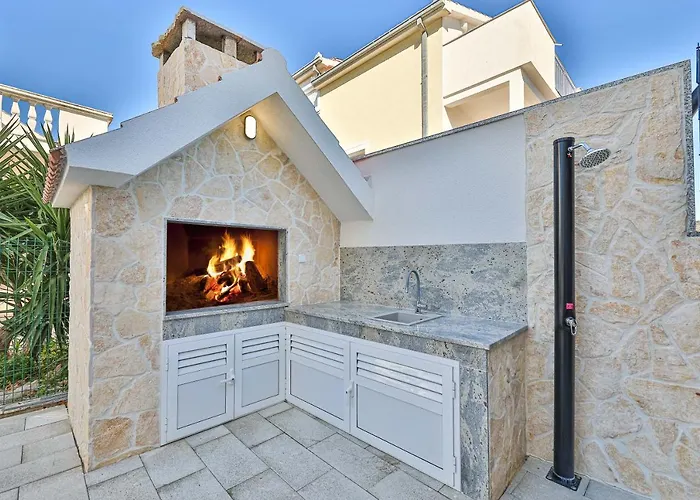 Luxury Pia With Swimming Pool And Grill Trogir