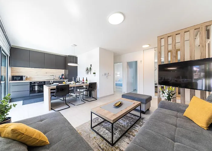 Apartmán Luxury Pia With Swimming Pool And Grill