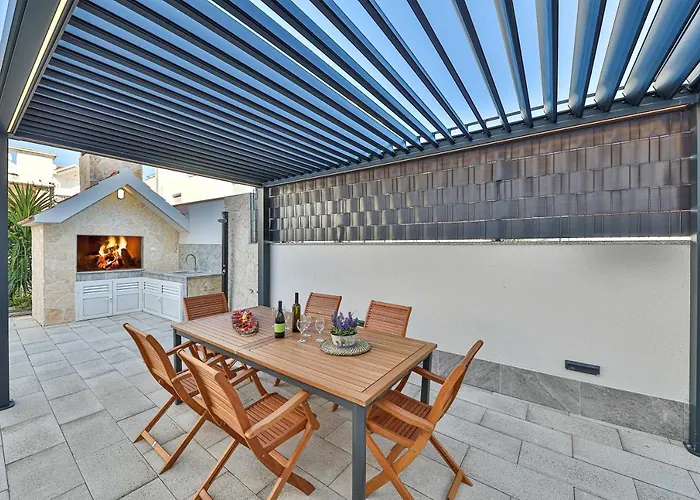 Apartmán Luxury Pia With Swimming Pool And Grill